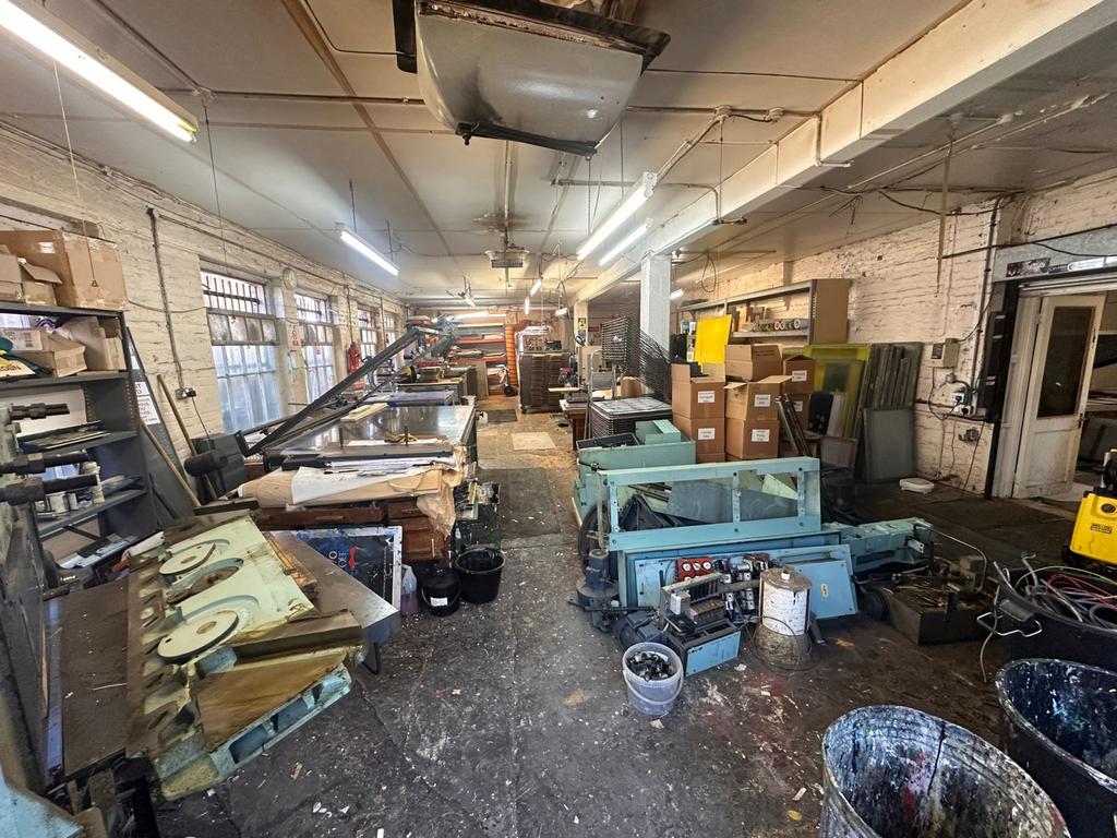 Versatile 1,800 Sq Ft Commercial Unit – Ideal S