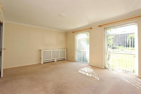31 High Beeches, Banstead, SM7 1NB