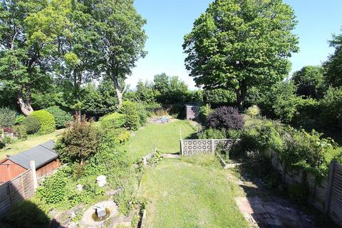 31 High Beeches, Banstead, SM7 1NB