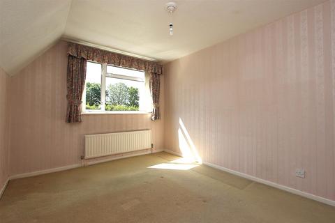 31 High Beeches, Banstead, SM7 1NB
