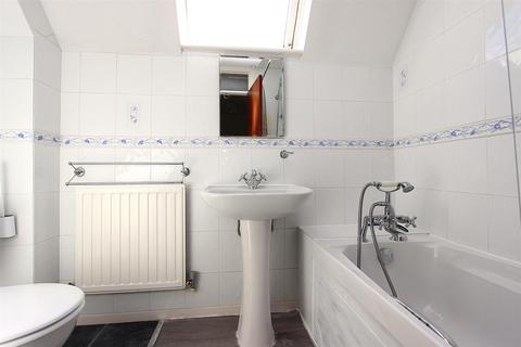 31 High Beeches, Banstead, SM7 1NB