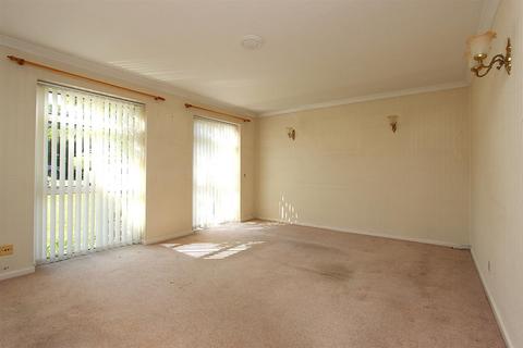 31 High Beeches, Banstead, SM7 1NB