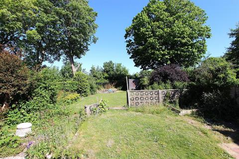 31 High Beeches, Banstead, SM7 1NB