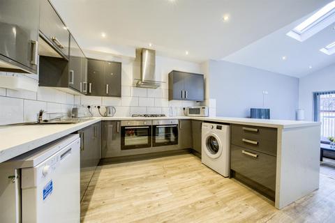 5 bedroom terraced house for sale