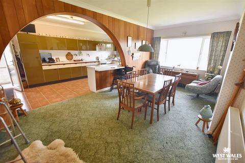 4 bedroom detached bungalow for sale, Princes Gate, Narberth