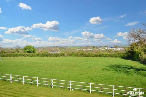 4 bedroom detached bungalow for sale, Princes Gate, Narberth