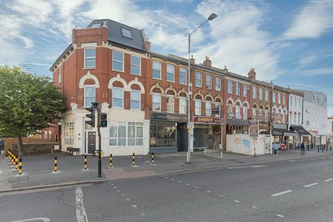 Kingston Upon Thames, KT2