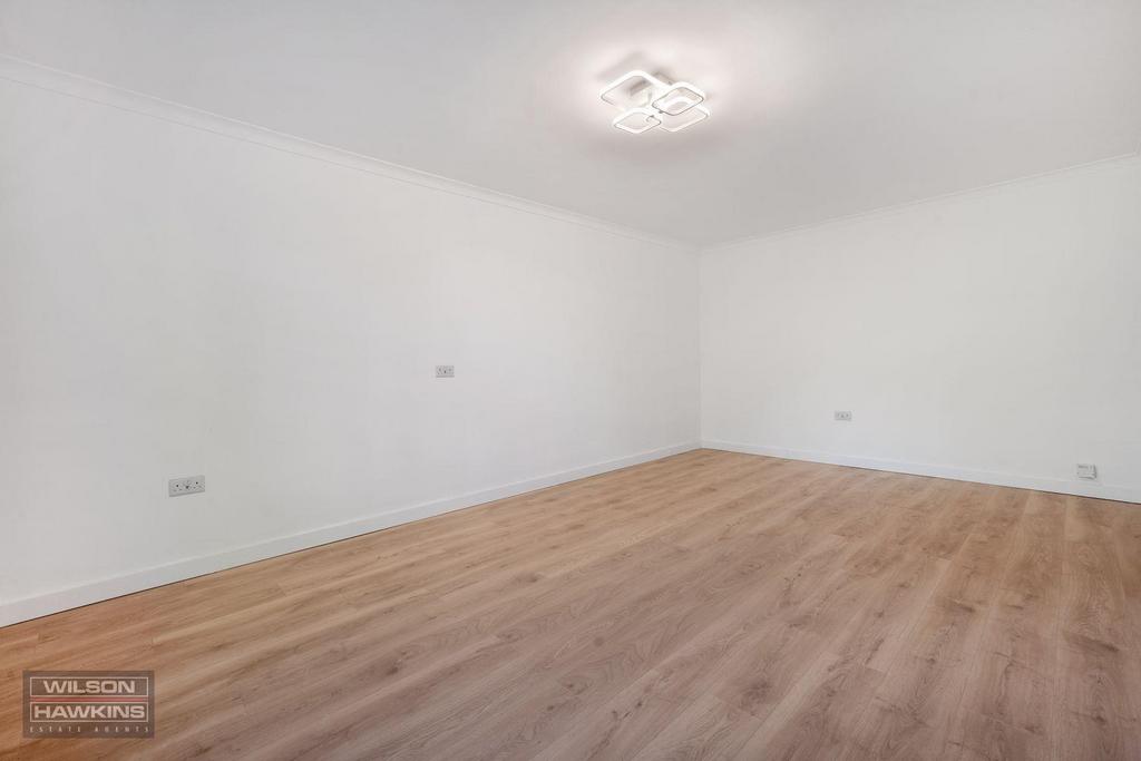 29 Moat Lodge, London Road - Pz Puqfo Gbuo M6 JAo FP45.