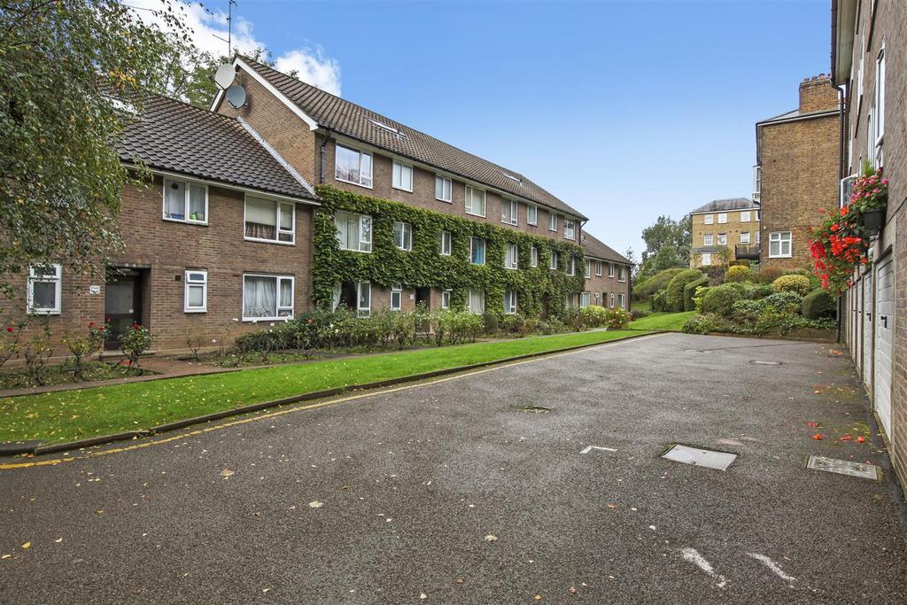 29 Moat Lodge, London Road - t EUAh Lp PRt Ozfiht Zx2z.