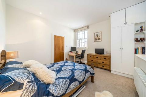 undefined, Streatham High Road, London SW16
