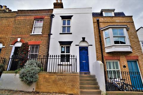 2 bedroom terraced house to rent, High Street, Upnor, ME2