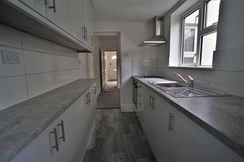 2 bedroom terraced house to rent, High Street, Upnor, ME2
