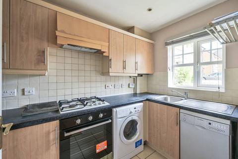 2 bedroom house to rent, Tiverton Way, Mill Hill, London, NW7