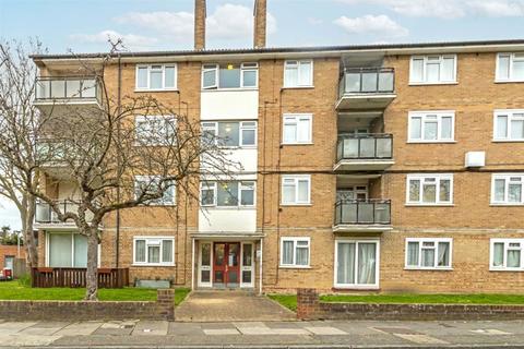 1 bedroom flat to rent, Ravens Way, London SE12