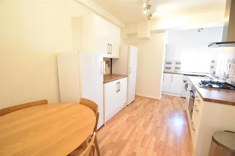 2 bedroom flat to rent, Uxbridge Road, Kingston Upon Thames