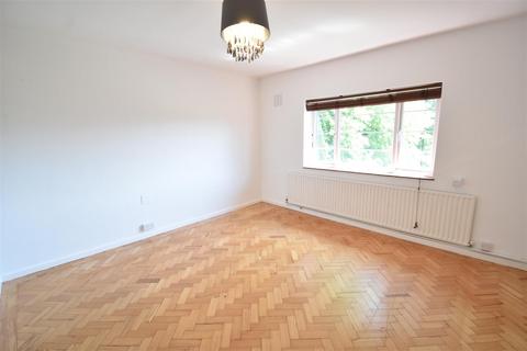 2 bedroom flat to rent, Uxbridge Road, Kingston Upon Thames