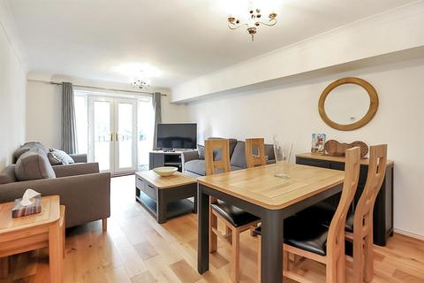 2 bedroom flat to rent, Davigdor Road, Hove