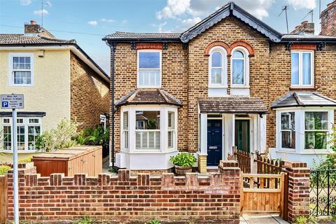 12 Albert Road, Kingston Upon Thames, KT1 3DH