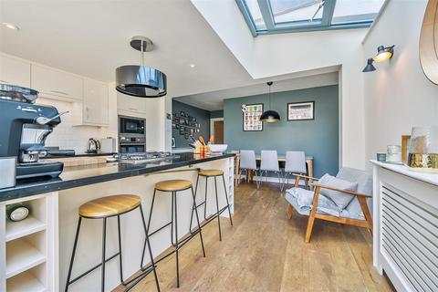 12 Albert Road, Kingston Upon Thames, KT1 3DH