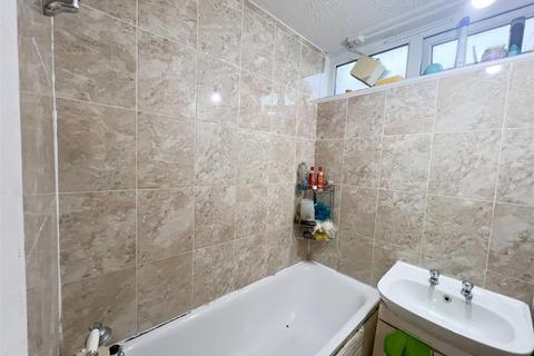3 bedroom maisonette for sale, Mursell Estate, London