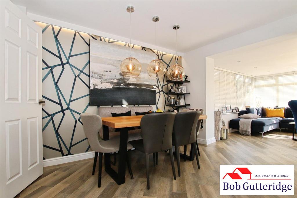 Open plan fitted kitchen/dining room