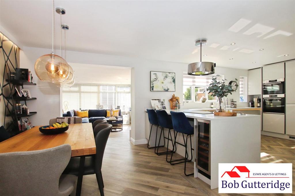 Open plan fitted kitchen/dining room