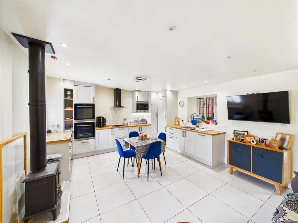 Open plan kitchen/diner/living room