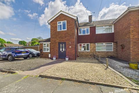 13 Hambledon Close, Aylesbury, HP21 9TY