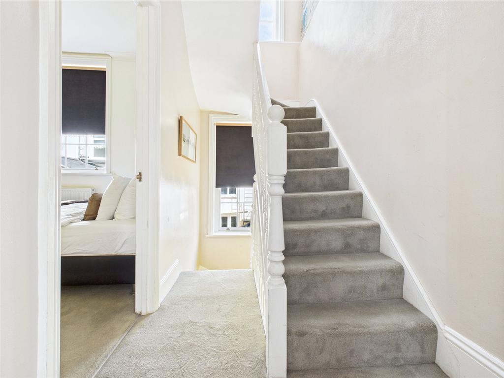 Hallwayhouse-To-Rent