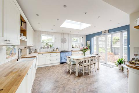 32 The Oval, Findon, Worthing, BN14 0TN