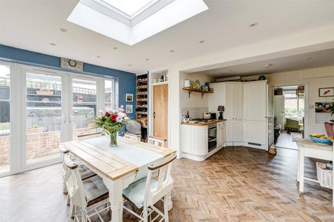 32 The Oval, Findon, Worthing, BN14 0TN