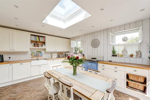 32 The Oval, Findon, Worthing, BN14 0TN