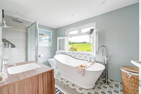 32 The Oval, Findon, Worthing, BN14 0TN