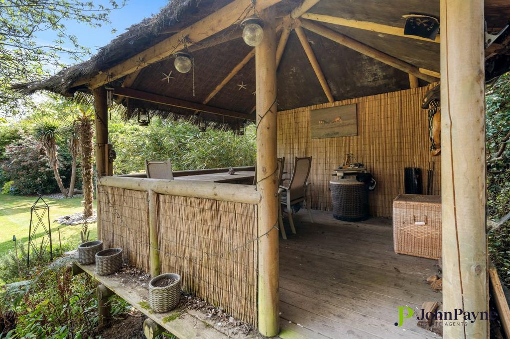 Tiki Hut