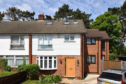 11 Chart Close, Bromley, BR2 0EB