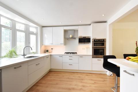 11 Chart Close, Bromley, BR2 0EB