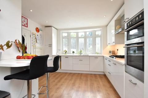 11 Chart Close, Bromley, BR2 0EB