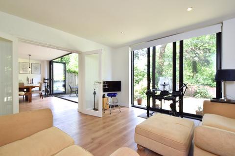 11 Chart Close, Bromley, BR2 0EB