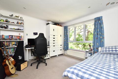 11 Chart Close, Bromley, BR2 0EB