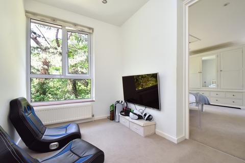 11 Chart Close, Bromley, BR2 0EB