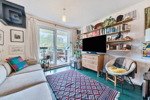 40 Hooks Close, London, SE15 2TP