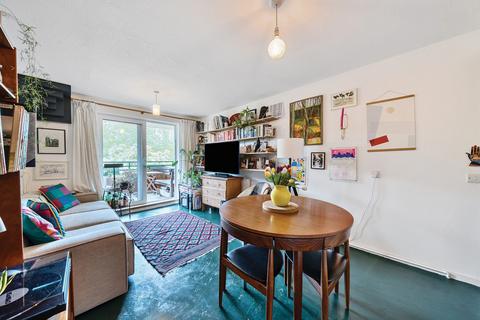 40 Hooks Close, London, SE15 2TP