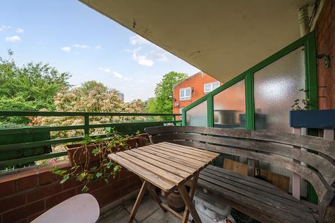 40 Hooks Close, London, SE15 2TP