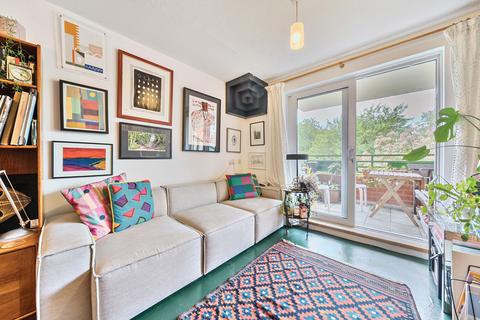 40 Hooks Close, London, SE15 2TP