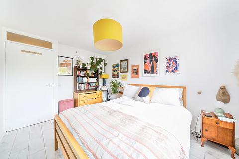 40 Hooks Close, London, SE15 2TP