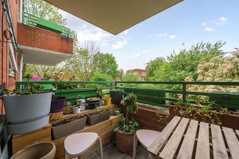 40 Hooks Close, London, SE15 2TP