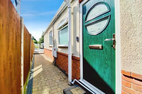 3 bedroom semi-detached bungalow for sale, Tentercroft Avenue, Syston, LE7