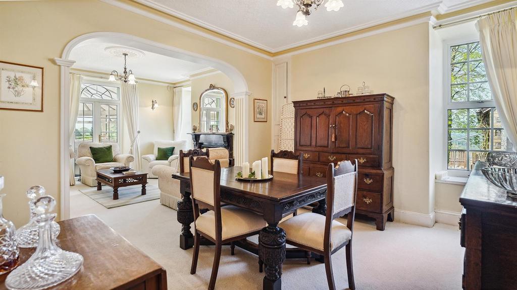Sitting/dining area