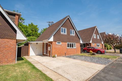6 Foxmoor Close, Oakley, Basingstoke, RG23 7BQ