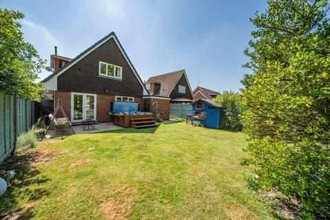 6 Foxmoor Close, Oakley, Basingstoke, RG23 7BQ